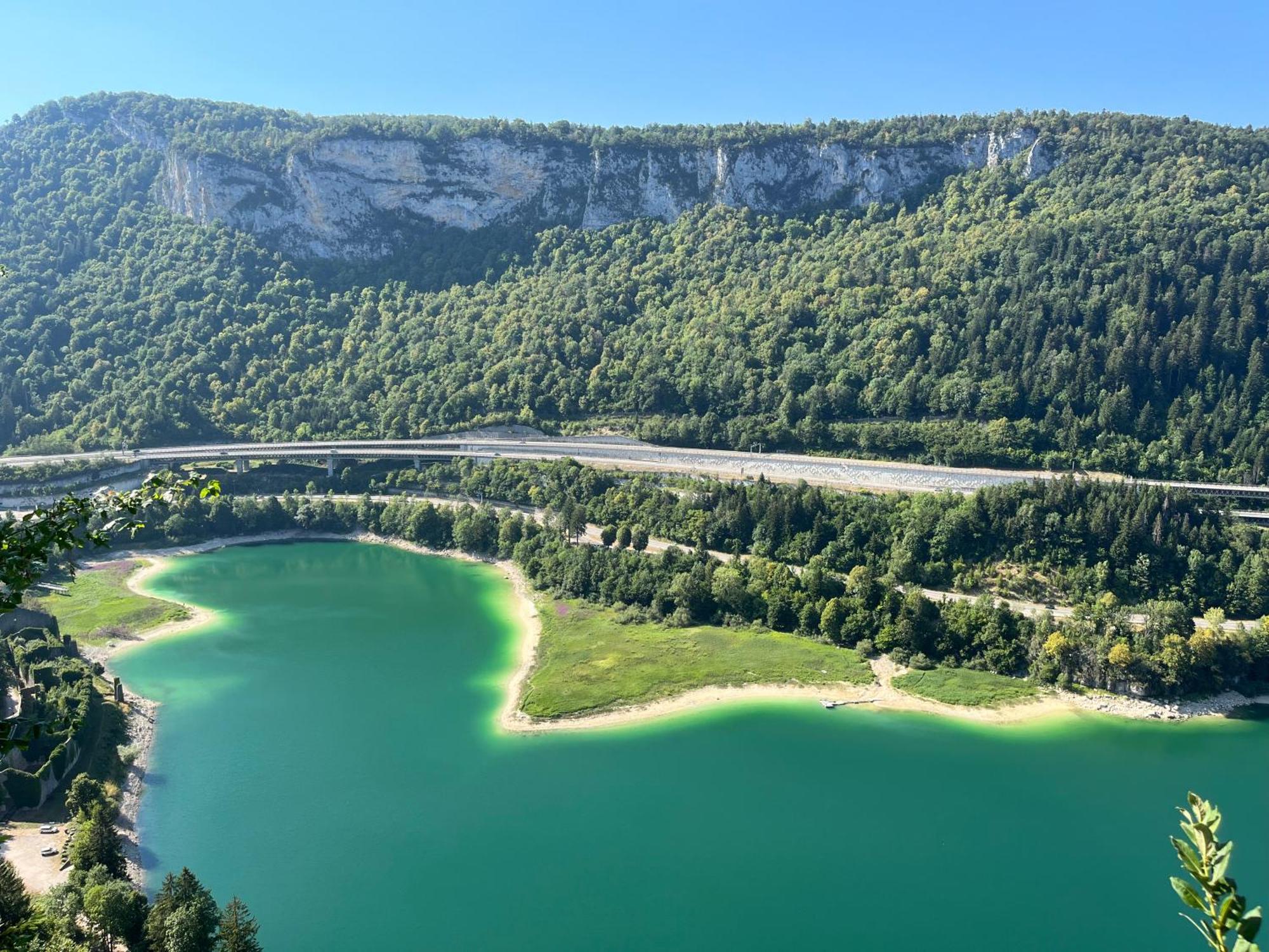 Lumineux, Centre-Ville D'Oyonnax, A 2 Pas Des Lacs Exterior photo